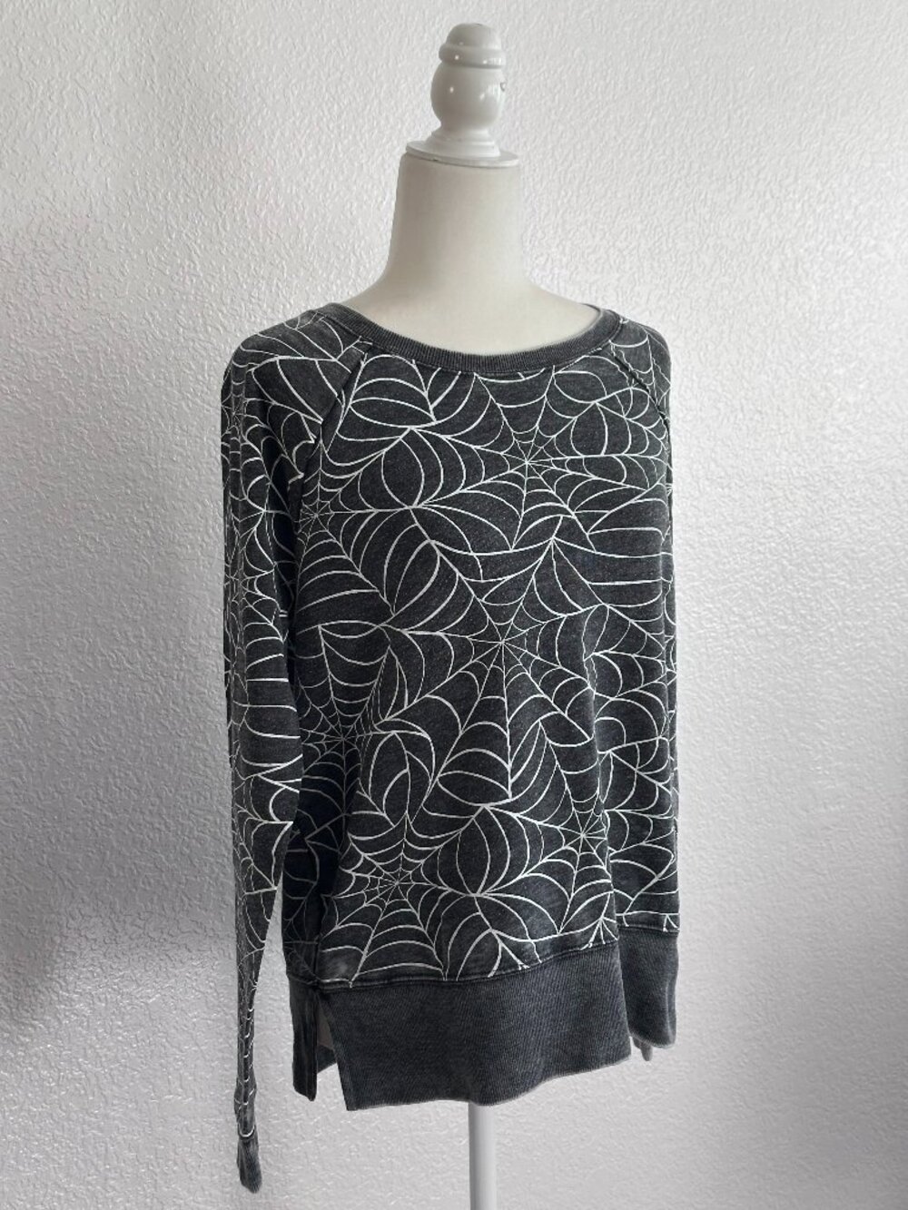 Grayson Threads Spider Web Sweatshirt Size Large Gray Graphic Halloween Cozy Pul